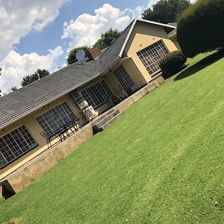 Khuvena Guesthouse Randburg Екстер'єр фото