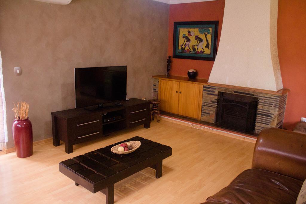 Khuvena Guesthouse Randburg Екстер'єр фото