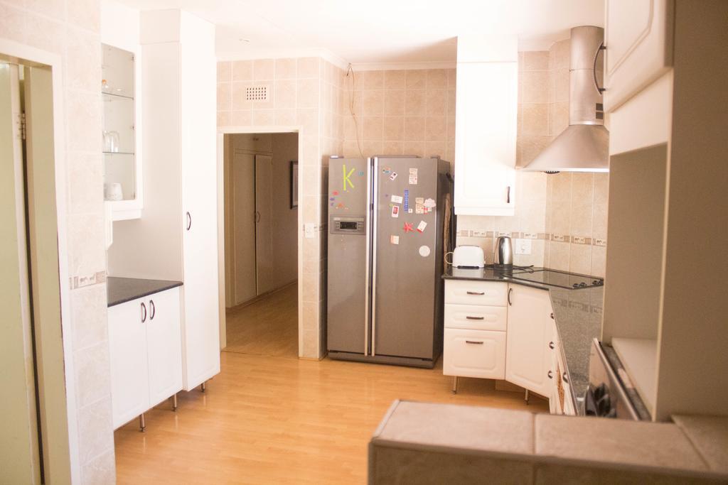 Khuvena Guesthouse Randburg Екстер'єр фото