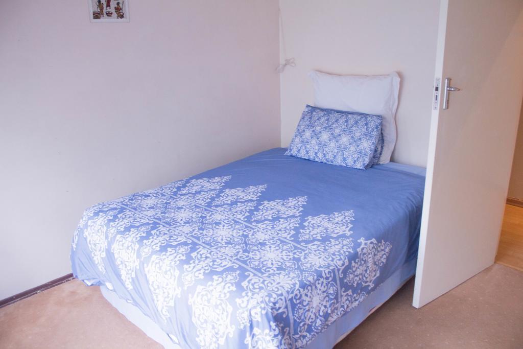 Khuvena Guesthouse Randburg Екстер'єр фото