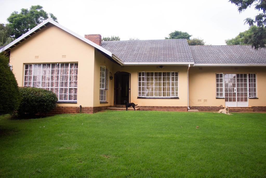 Khuvena Guesthouse Randburg Екстер'єр фото