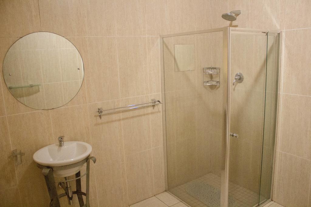 Khuvena Guesthouse Randburg Екстер'єр фото