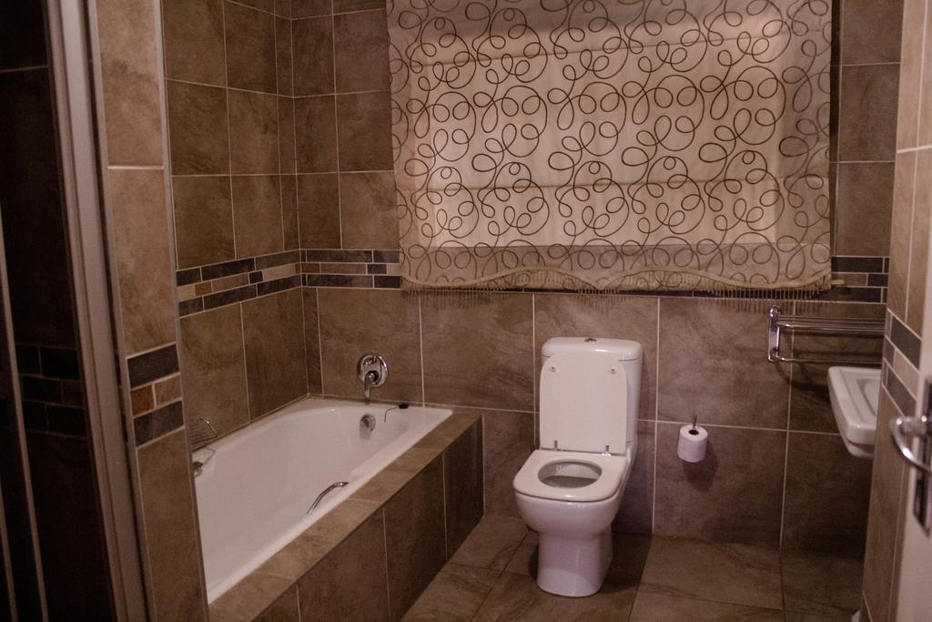 Khuvena Guesthouse Randburg Екстер'єр фото