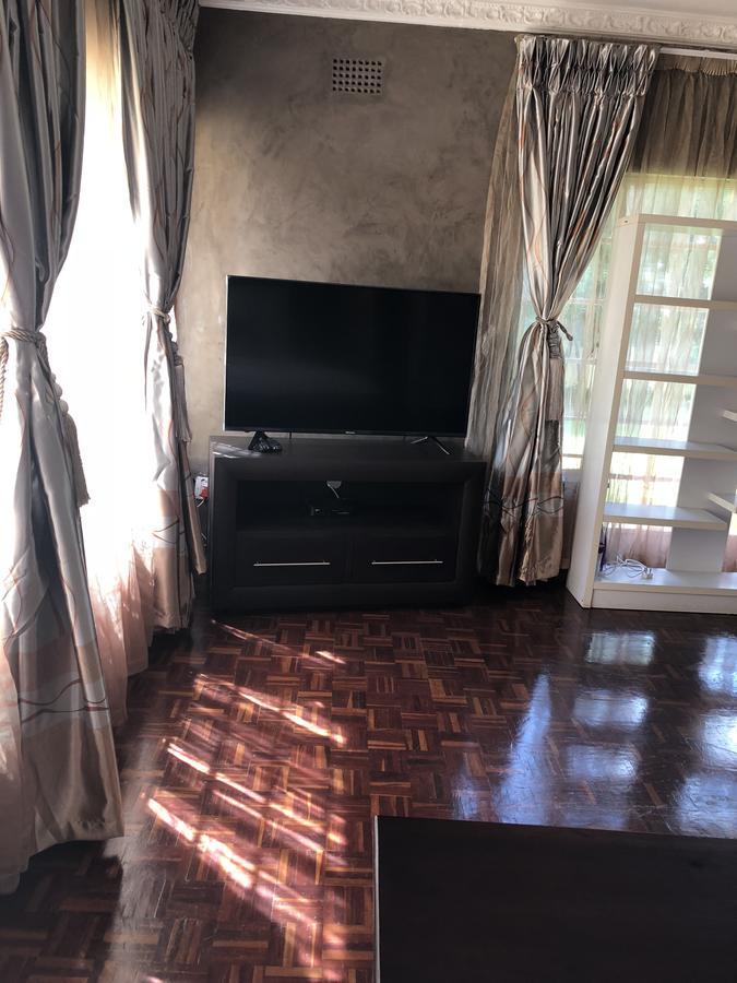 Khuvena Guesthouse Randburg Екстер'єр фото