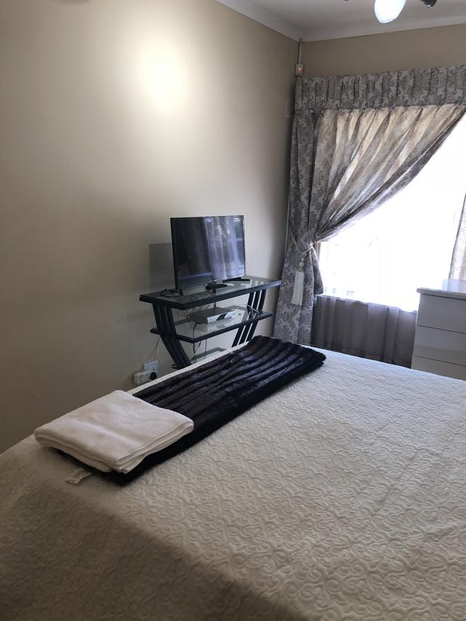 Khuvena Guesthouse Randburg Екстер'єр фото