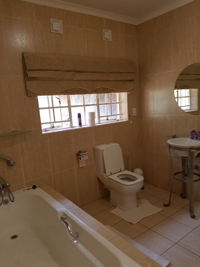 Khuvena Guesthouse Randburg Екстер'єр фото