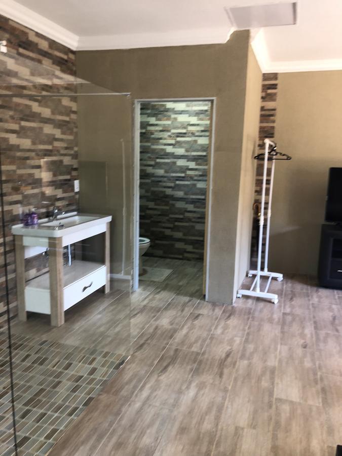 Khuvena Guesthouse Randburg Екстер'єр фото
