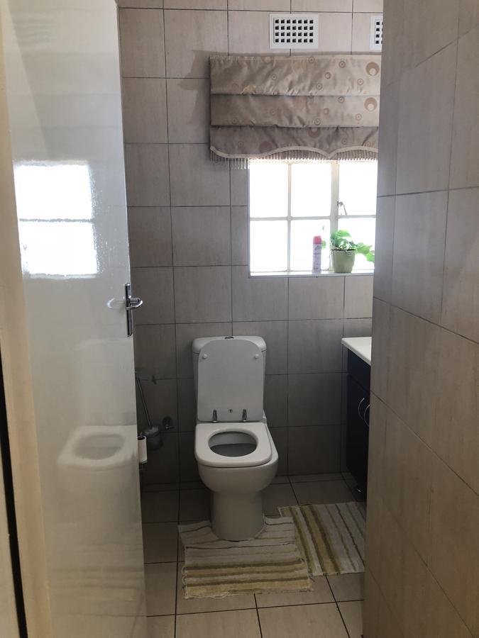 Khuvena Guesthouse Randburg Екстер'єр фото