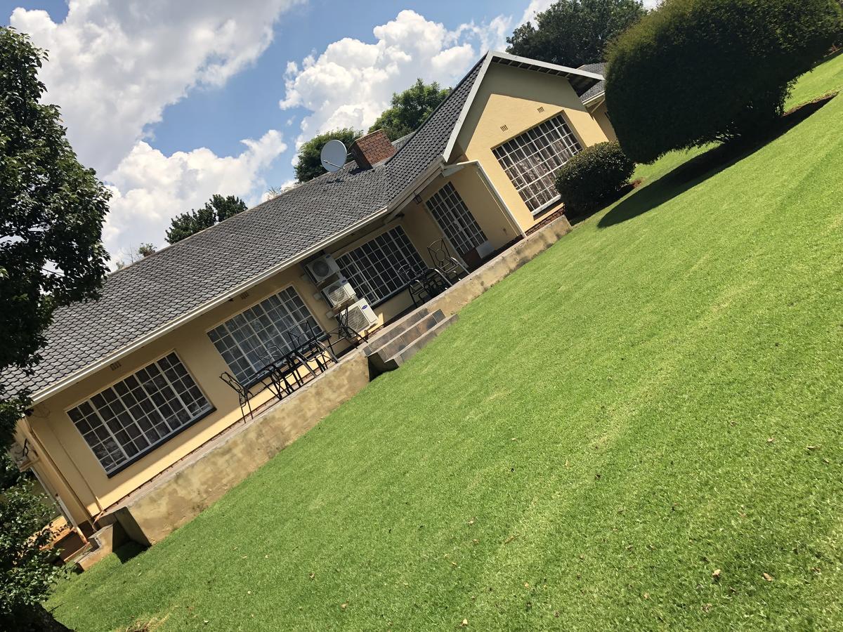 Khuvena Guesthouse Randburg Екстер'єр фото