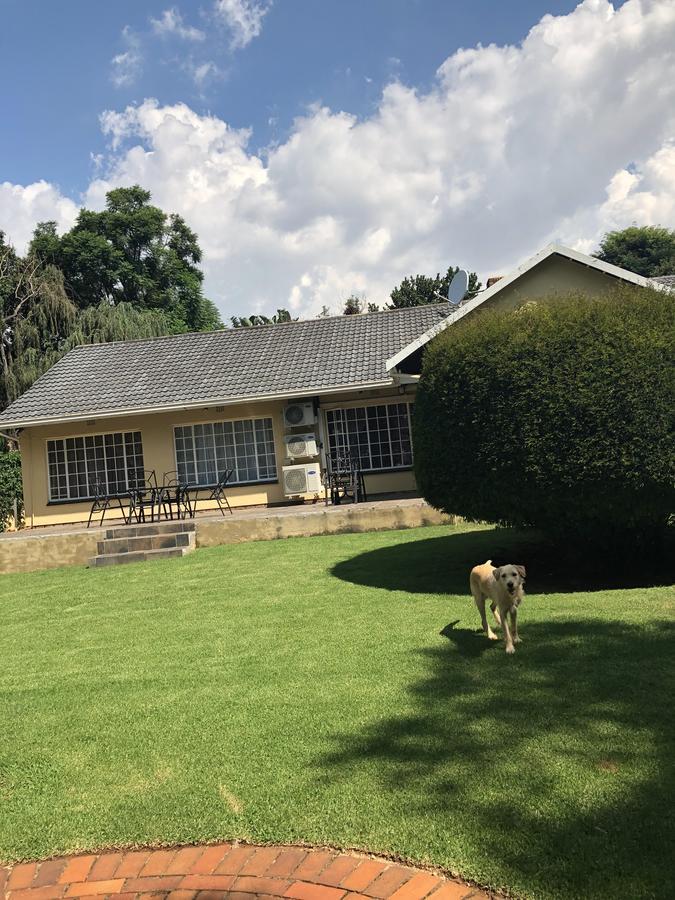 Khuvena Guesthouse Randburg Екстер'єр фото