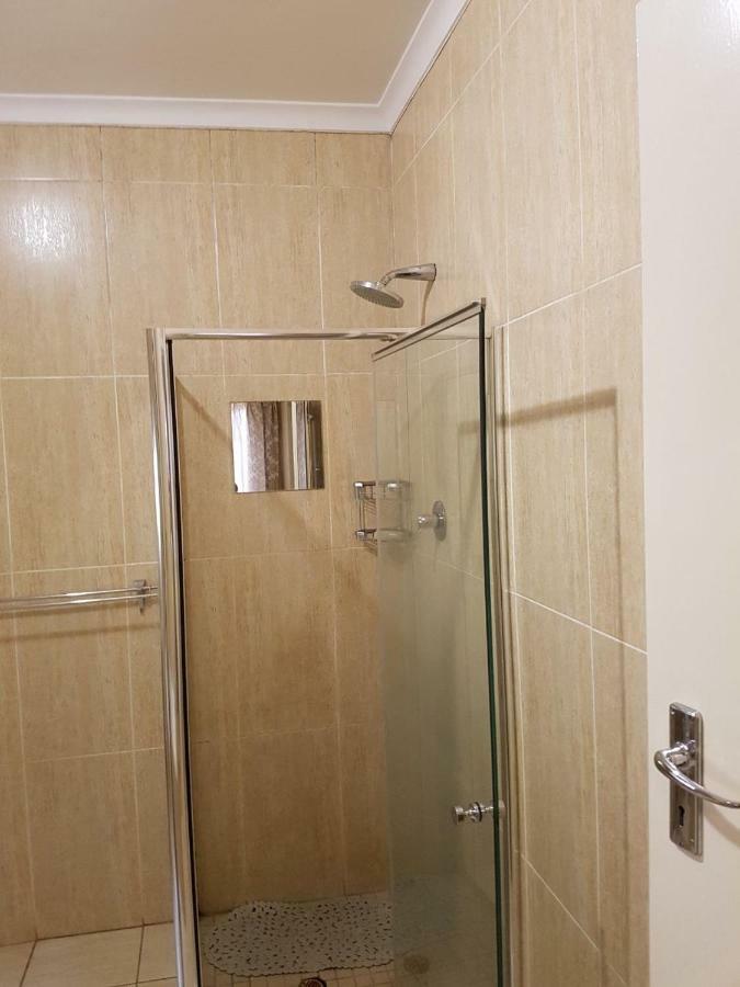 Khuvena Guesthouse Randburg Екстер'єр фото